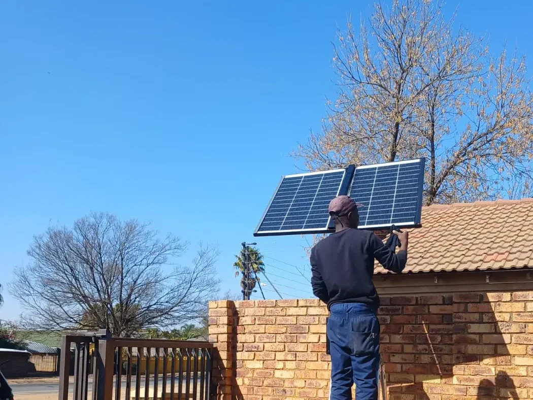 Solar panel gate installation in Fort Worth, TX by Everlast Gates & Fence