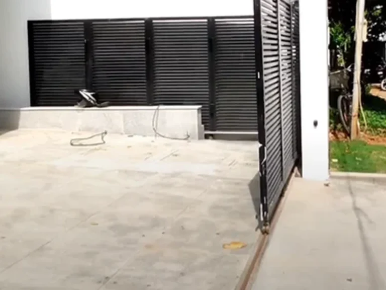 Affordable sliding gate maintenance solutions by Everlast Gates & Fence in Wylie,