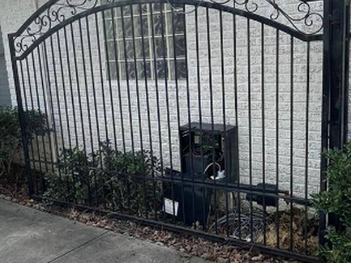 Automatic swing gate installation in Farmers Branch by Everlast Gates & Fence
