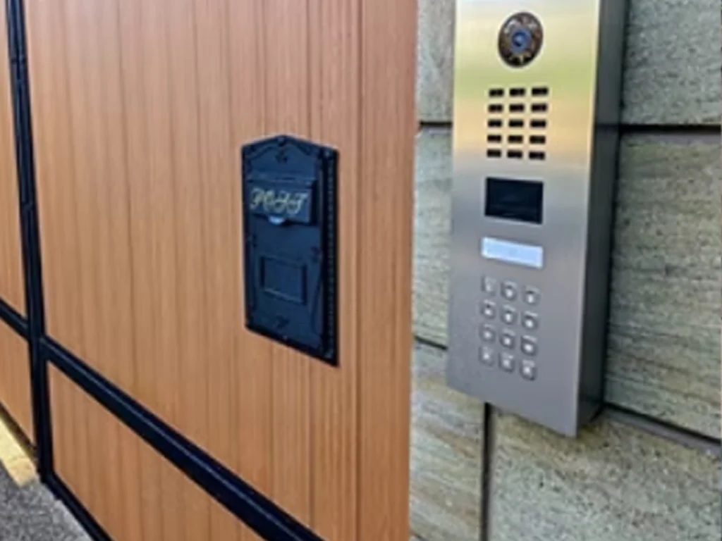 Benefits of Combining Automatic Gates with video intercoms for a Dallas home entrance