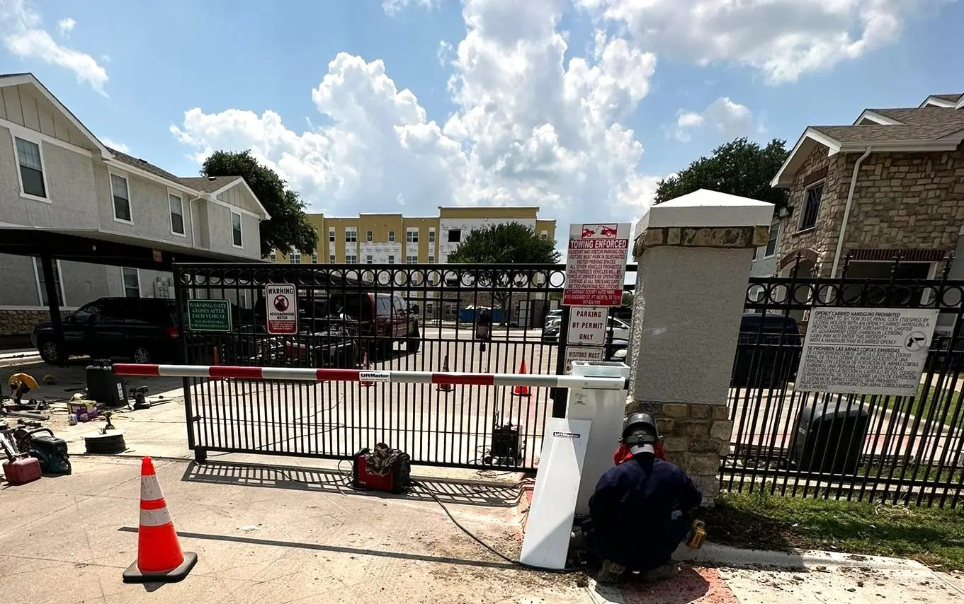 Automatic barrier arm gate at a controlled vehicle entrance