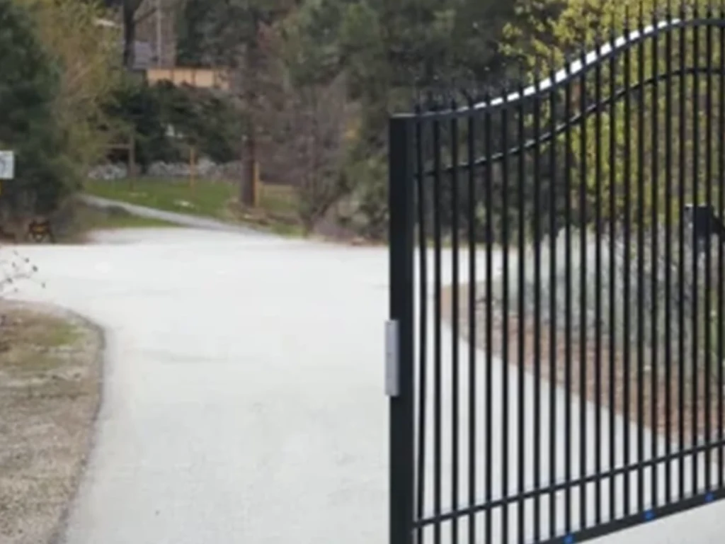 Call entry gate service trends in Fort Worth by Everlast Gates & Fence