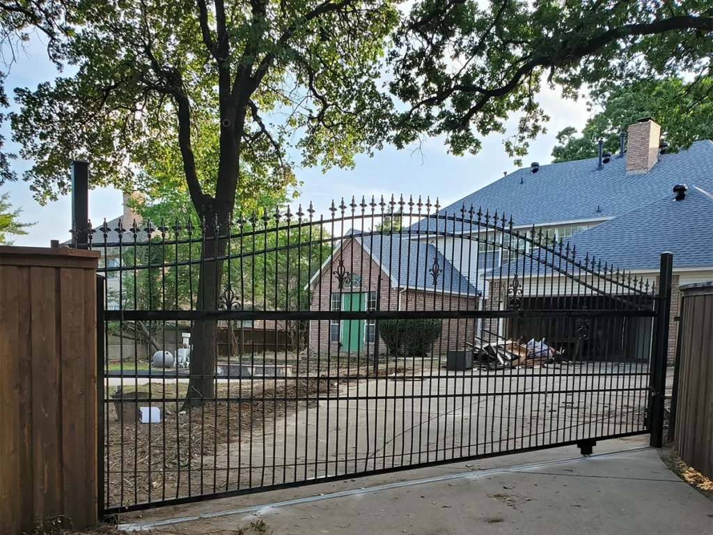 Modern call entry gate in Fort Worth installed by Everlast Gates & Fence