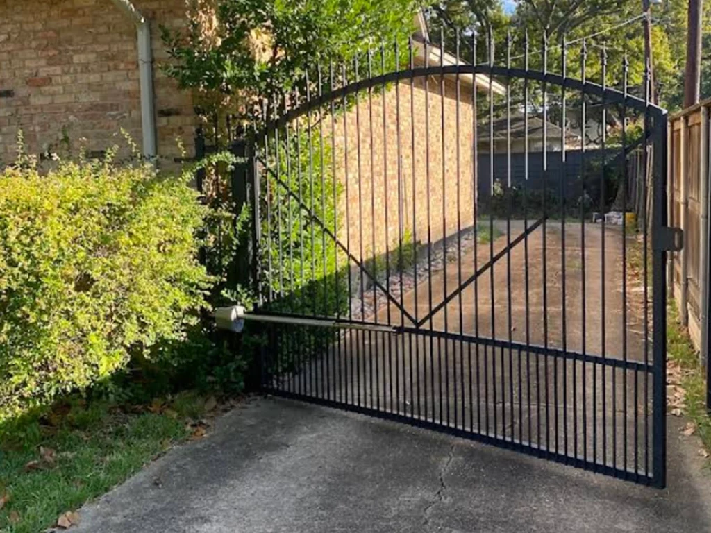 Swing gate installation in Dallas by Everlast Gates & Fence