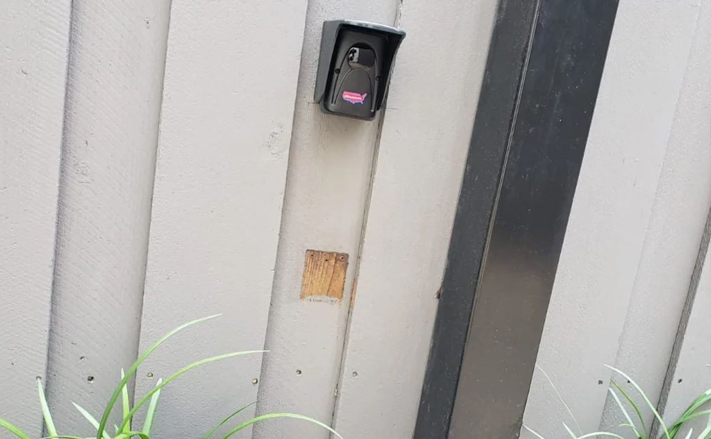 Call Entry Gate Solutions for Richardson Residents by Everlast Gates & Fence