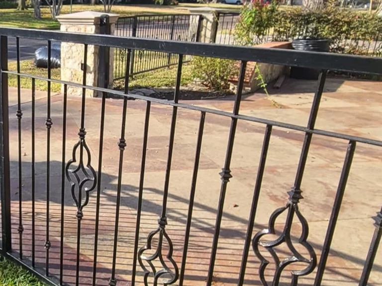 Modern fence designs from Everlast Gates & Fence in Richardson, TX