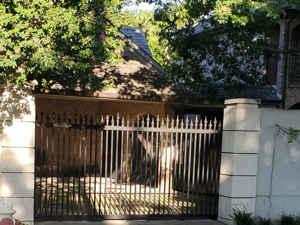 Elegant custom gate design in Southlake, TX, showcasing modern trends and premium craftsmanship.