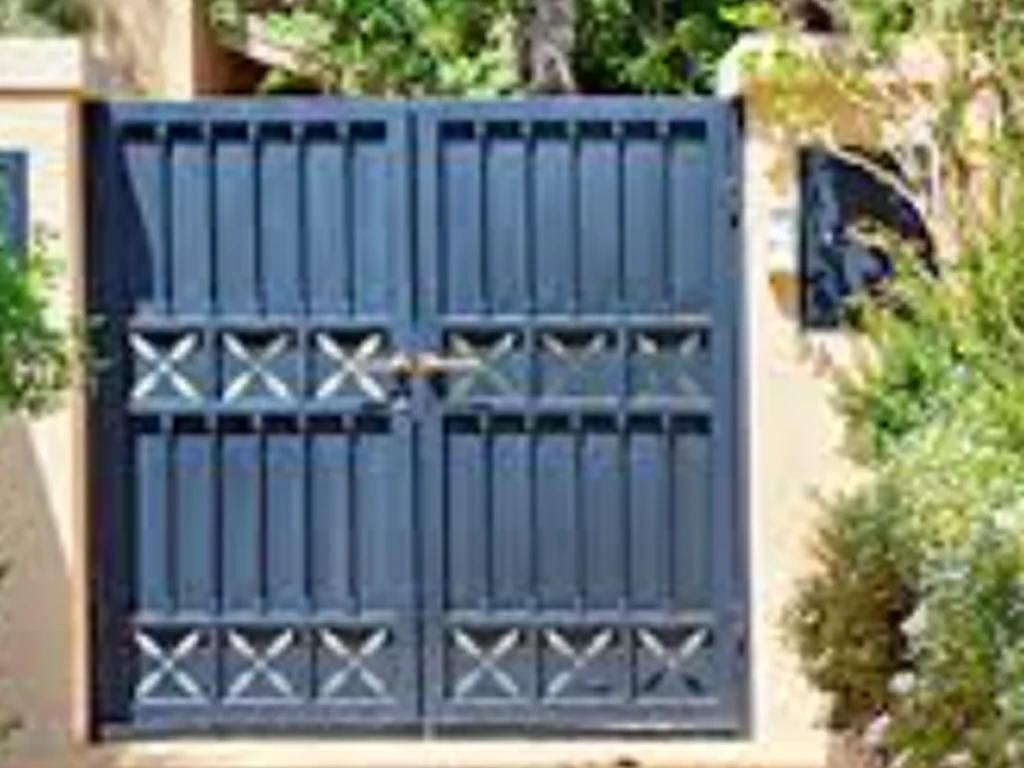 custom gate with intercom at a driveway entry in Farmers Branch TX for better visitor screening