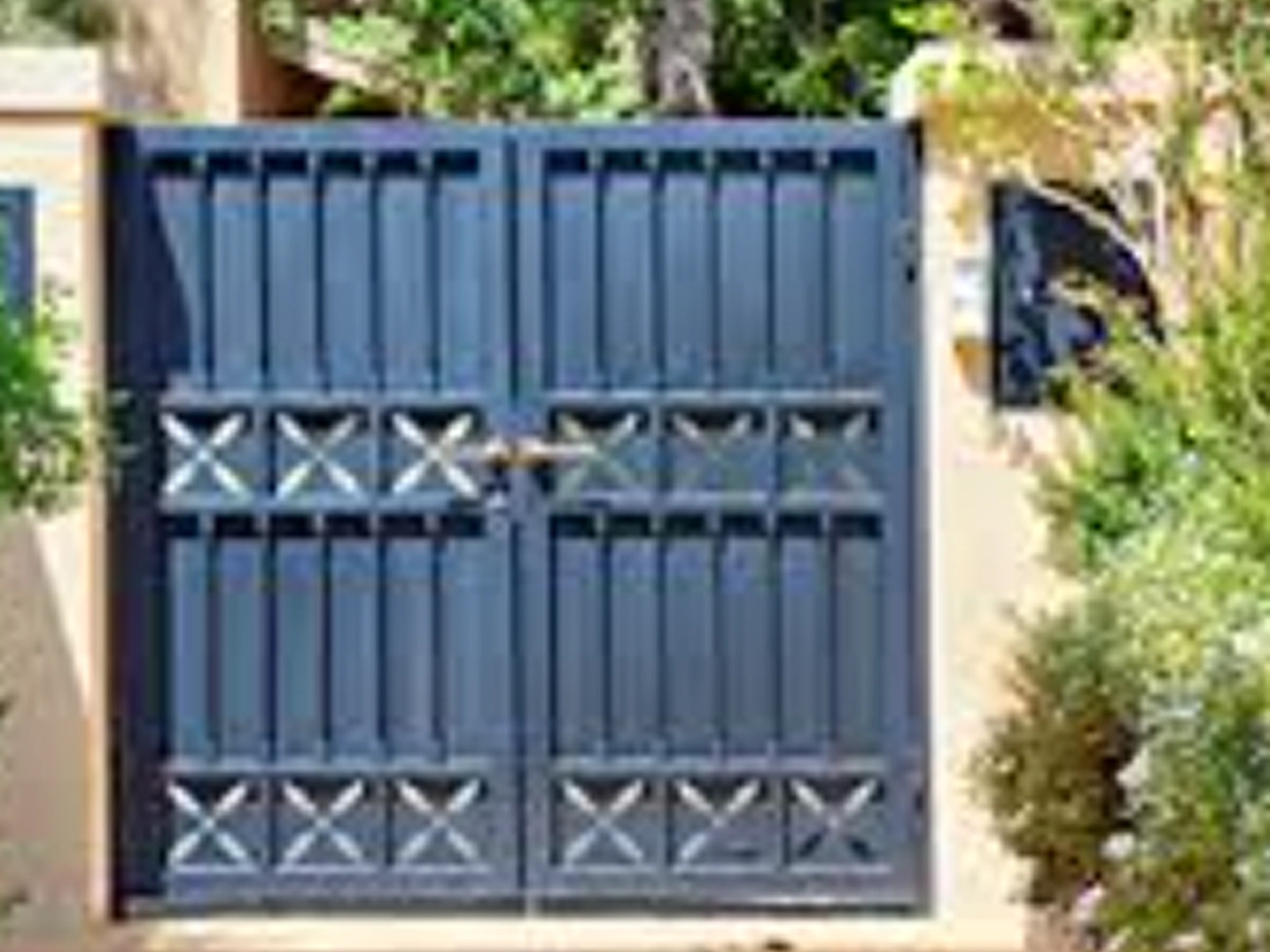 custom gate with intercom at a driveway entry in Farmers Branch TX for better visitor screening