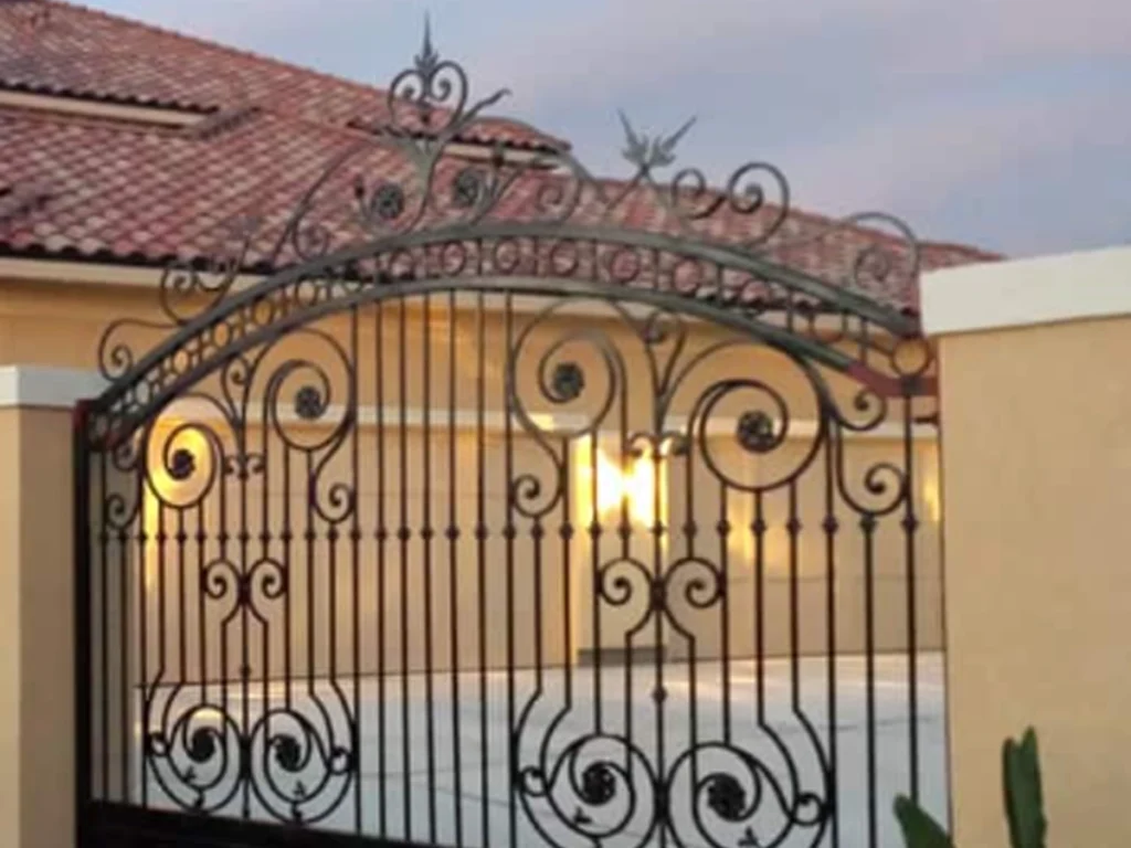 Impressive property entrance with a personalized automatic gate in Houston