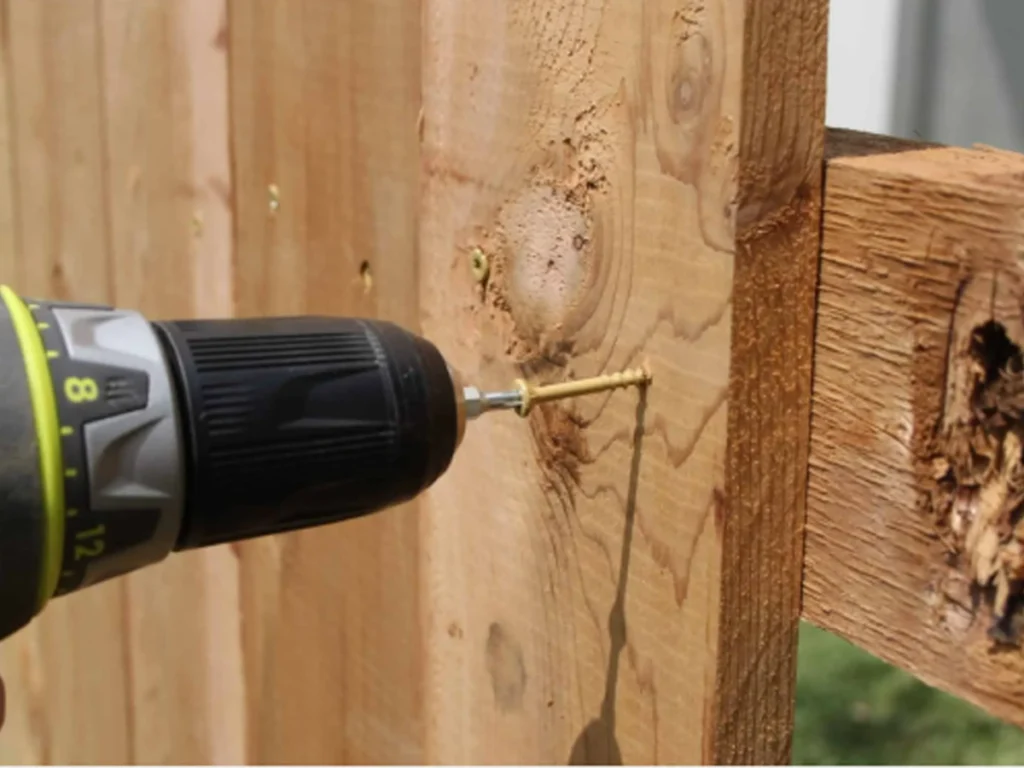 5 signs it’s time to replace your wood gate in Dallas due to weather damage and wear