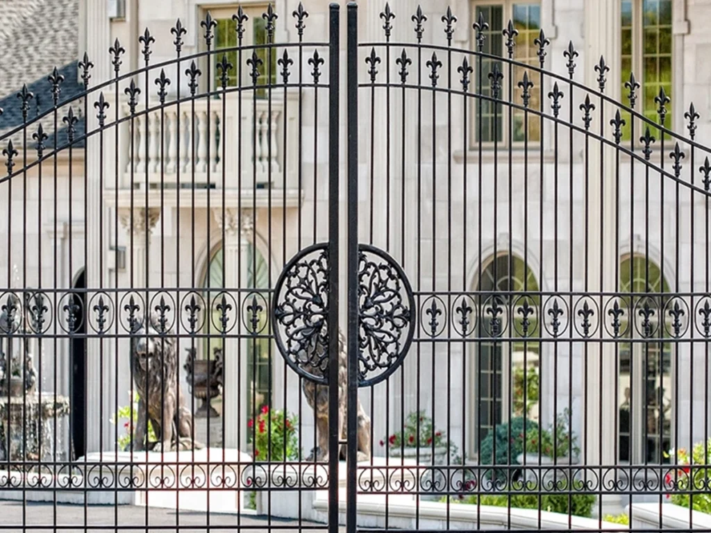 Custom gate design in Fort Worth by Everlast Gates & Fence