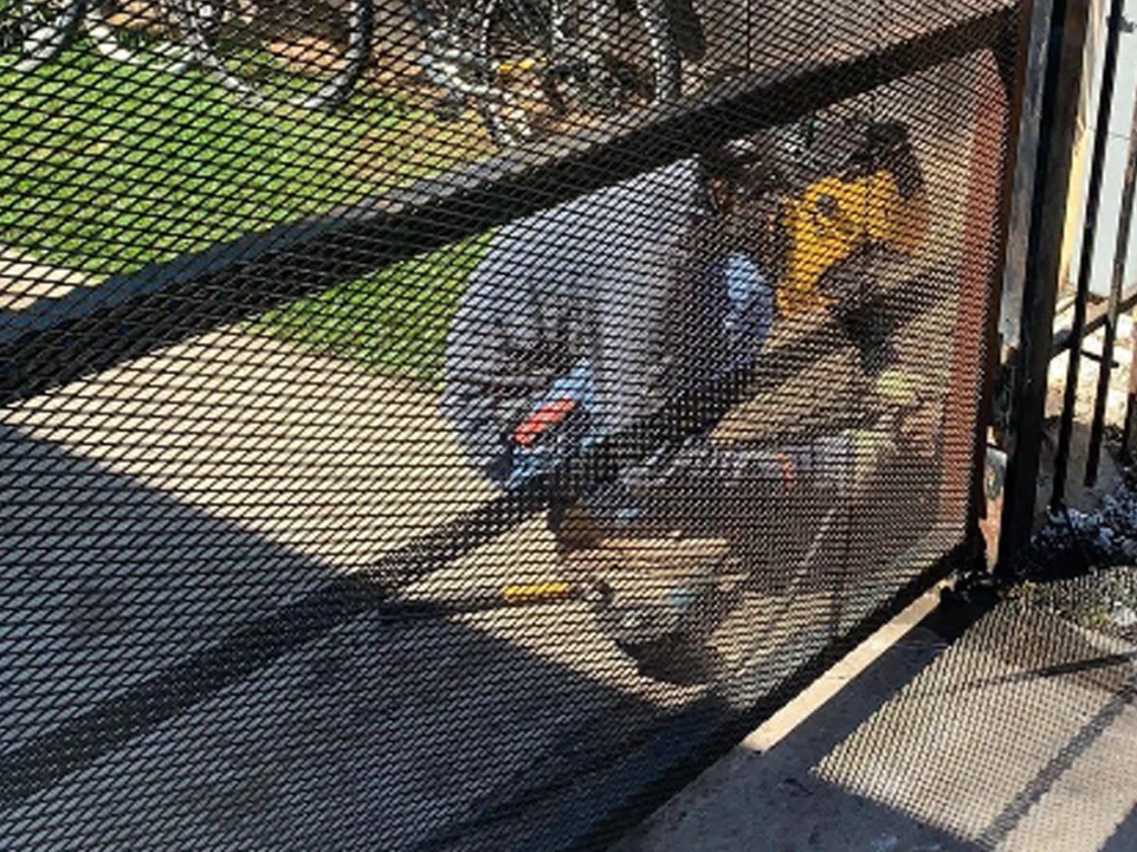 Driveway Gate Stuck Quick Fixes in Carrollton TX by Everlast Gates & Fence