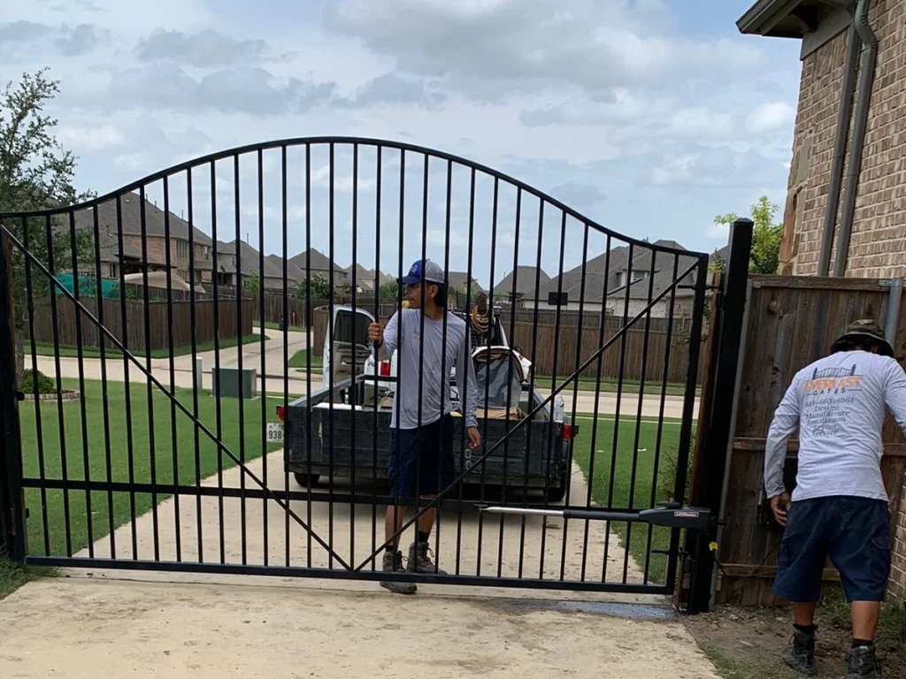 Custom driveway gate installed by Everlast Gates & Fence in Fort Worth