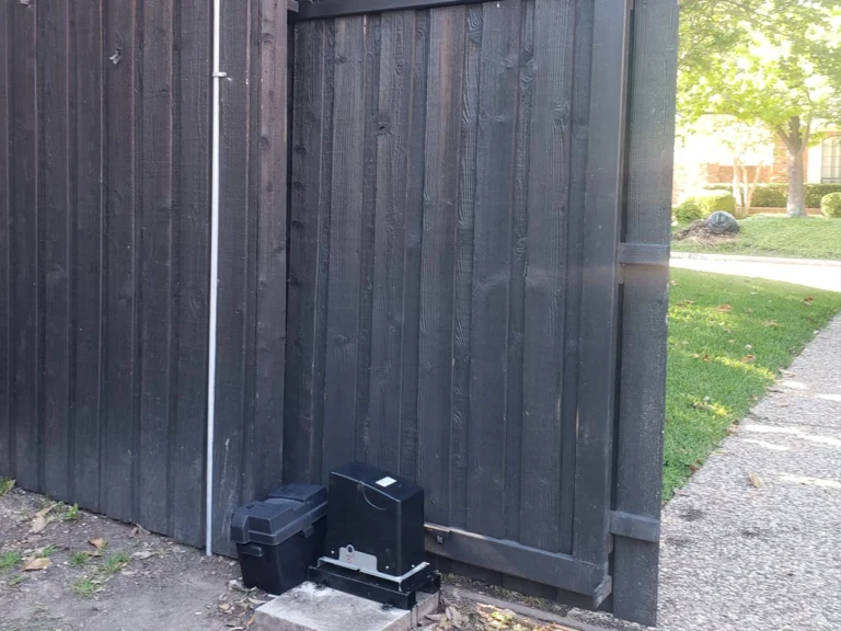 Modern electric gate installed by Everlast Gates & Fence in Southlake, Texas