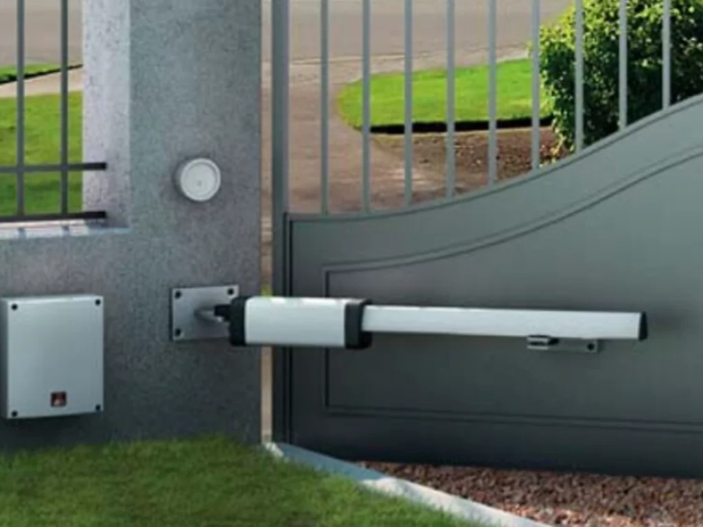 Electric gate with obstacle detection and automatic stop feature in Garland