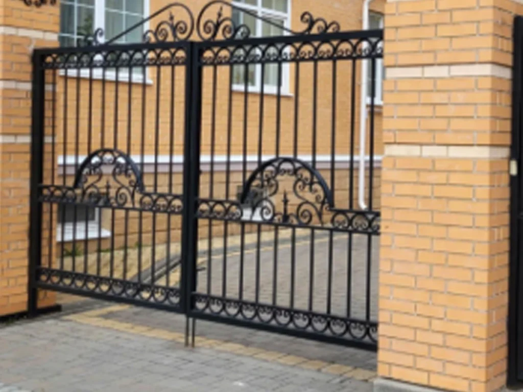Enhancing home swing gate at a Richardson TX home entrance with secure and stylish design