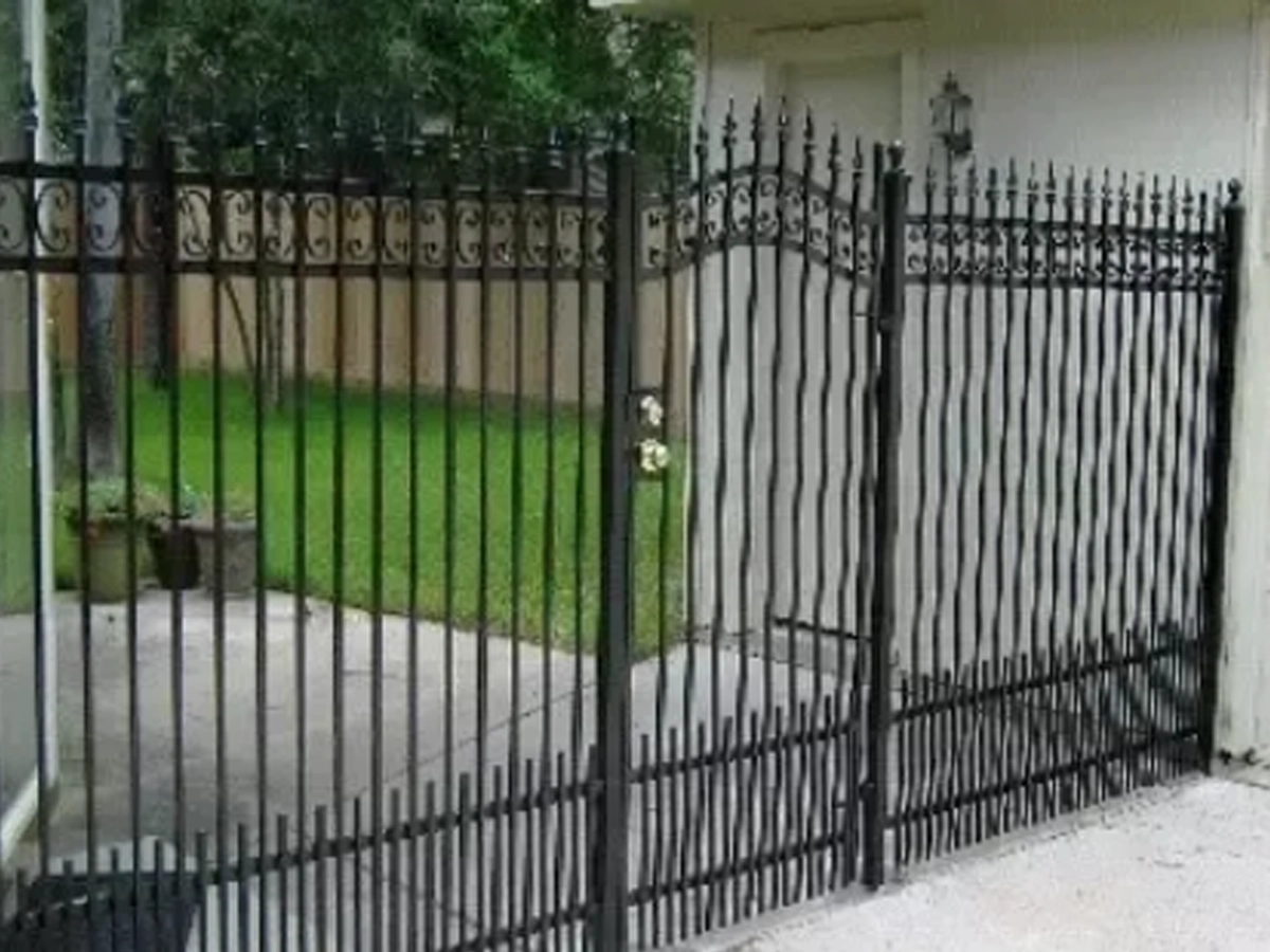 12 essential residential fence gate features for a secure Houston home