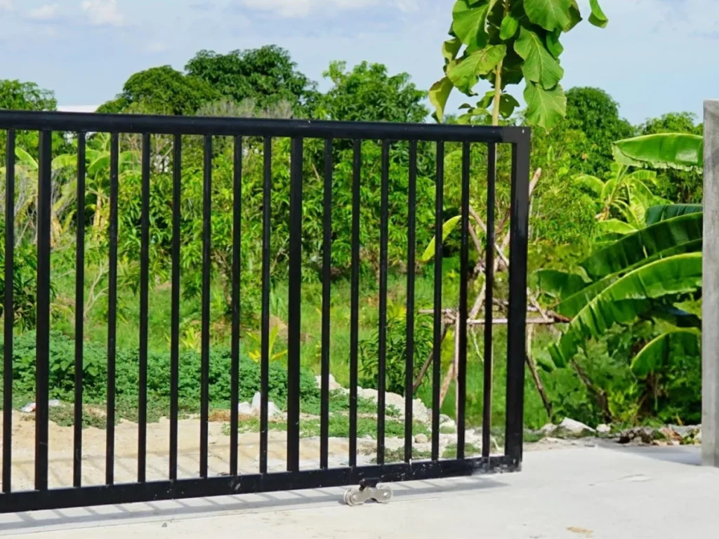 Sliding gate repair service by Everlast Gates & Fence experts in Richardson TX