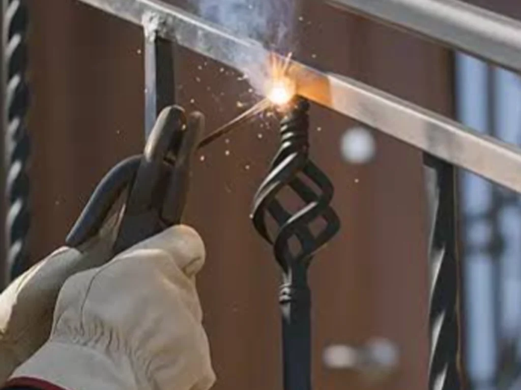 Aluminum gate welding repair restoring strength and alignment for a Dallas driveway entrance