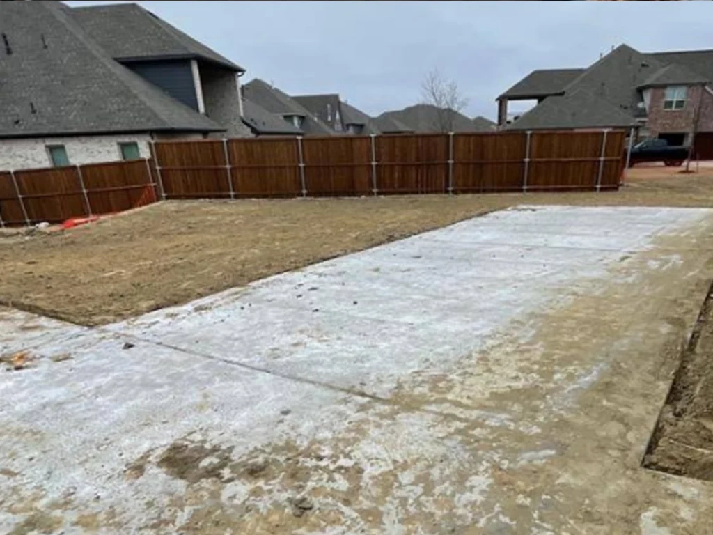 Maintained wood fence in Frisco, TX by Everlast Gates & Fence under hot summer weather