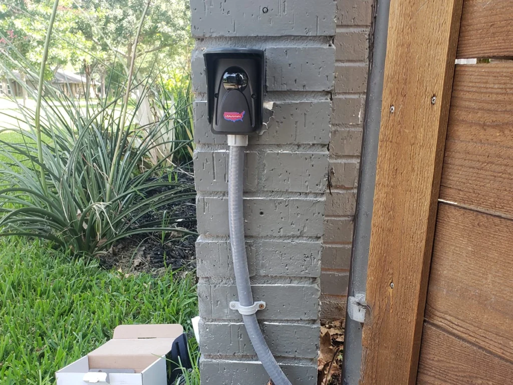 A secure gate intercom system with video and audio capabilities for property access control