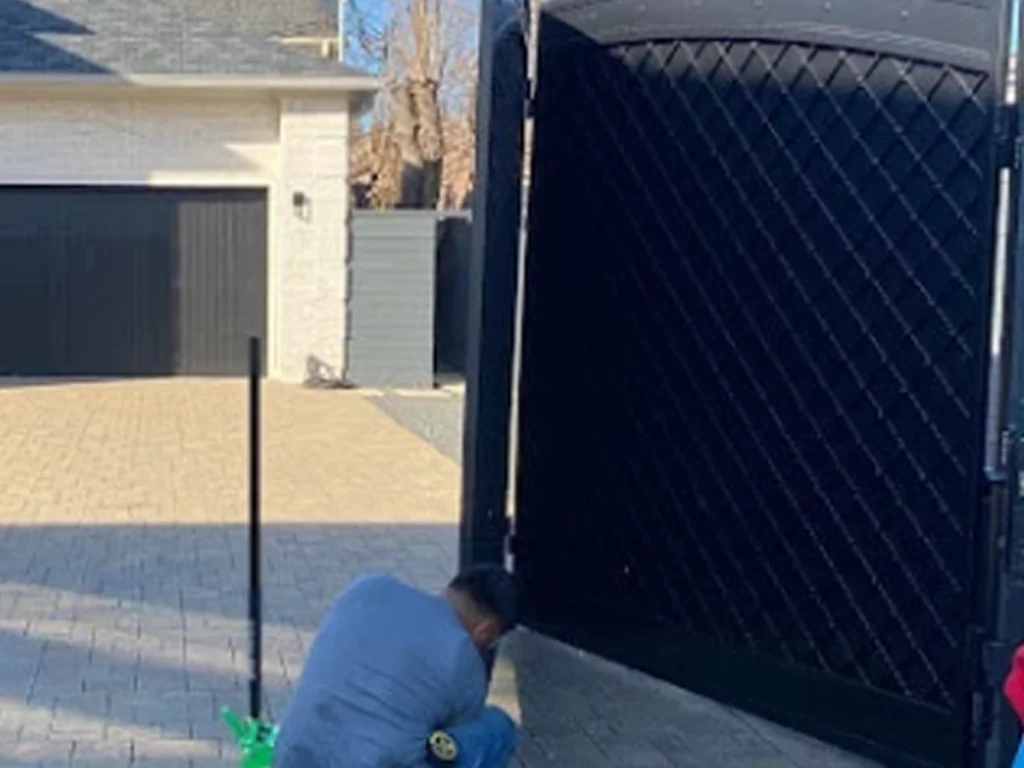 Houston driveway gate repair by Everlast Gates & Fence