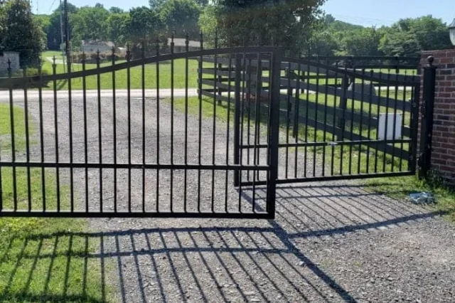 How do automatic gates work?