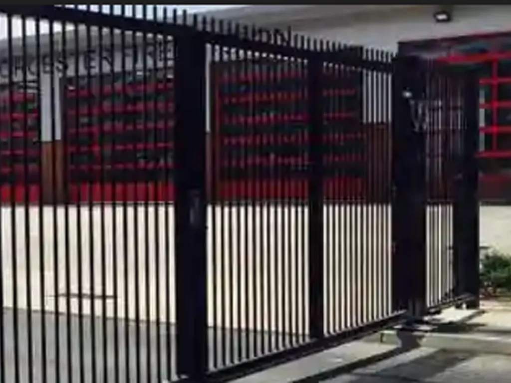 Plano commercial gate tips for better safety and daily convenience at a business entry