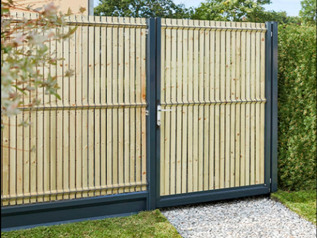 Privacy wood gates creating a stylish and private backyard entrance for a Texas home