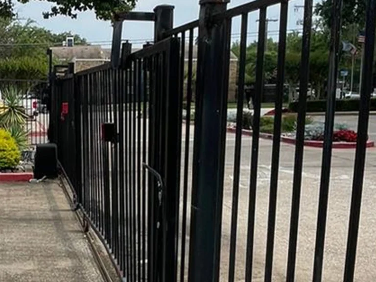 mooth fence gate installation by Everlast Gates & Fence in Houston, TX