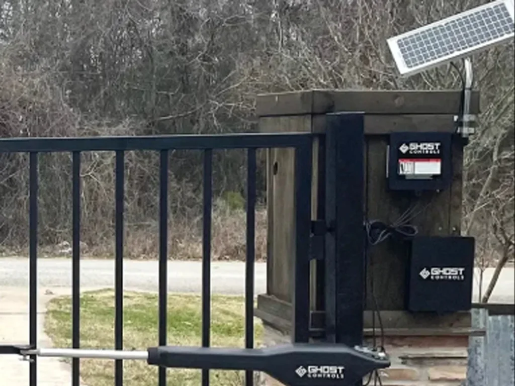Solar Automatic Gate Richardson system powering a secure driveway entrance