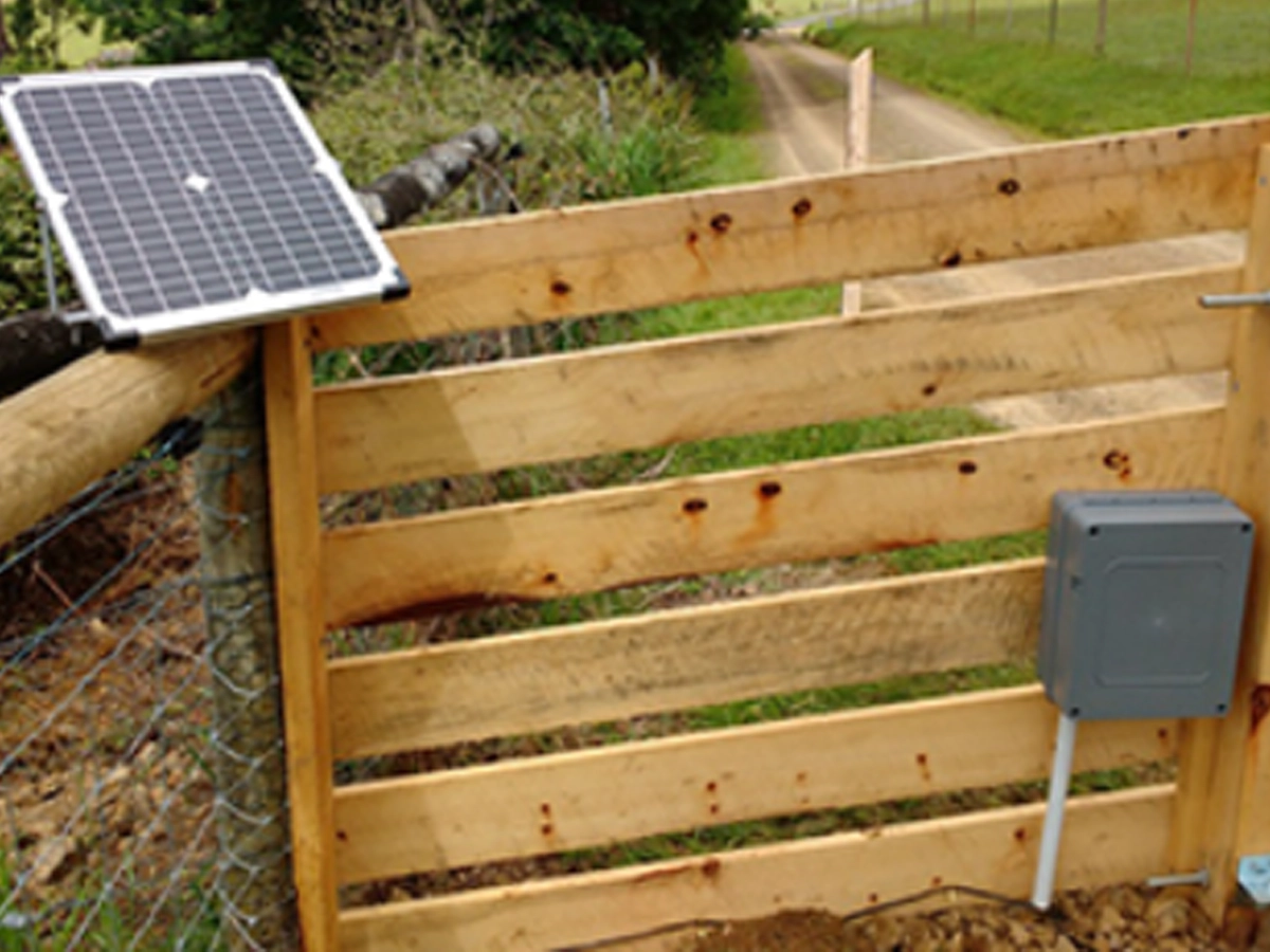Solar panel gate powering an automatic driveway gate in Farmers Branch