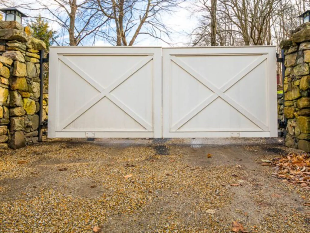 Best driveway gates in Richardson for autumn weather