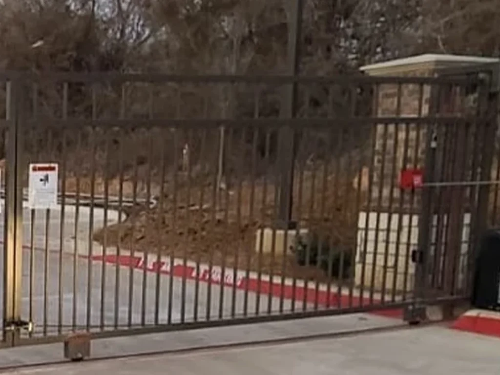 Commercial sliding gate installed by Everlast Gates & Fence in Farmers Branch, TX