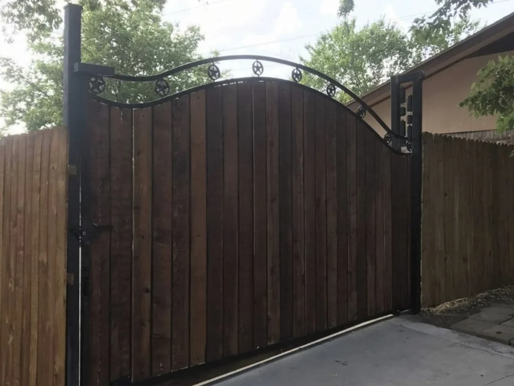 Wood gate installation checklist in Garland, TX by Everlast Gates & Fence