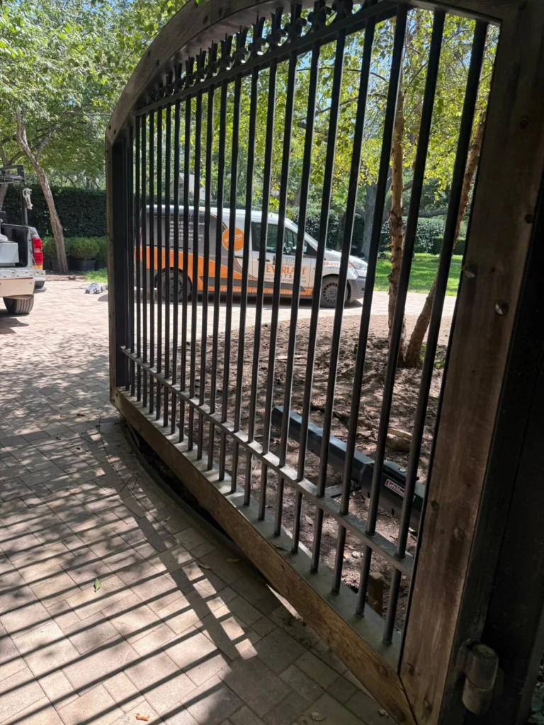 Custom automatic swing gate installed by Everlast Gates and Fence