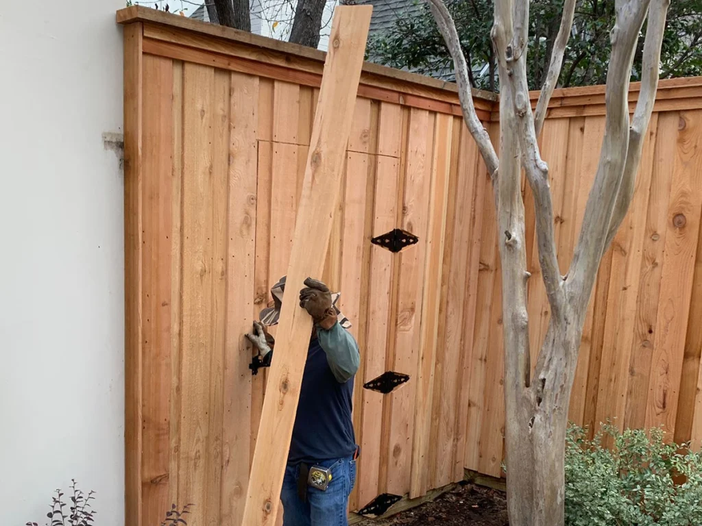 Wood fence installation guide for Farmers Branch homeowners by Everlast Gate & Fence