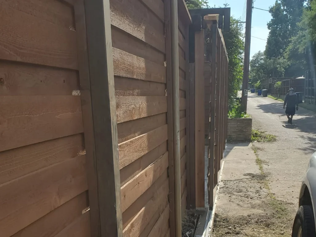Wood Fence Installation by Everlast Gates & Fence in Garland, TX