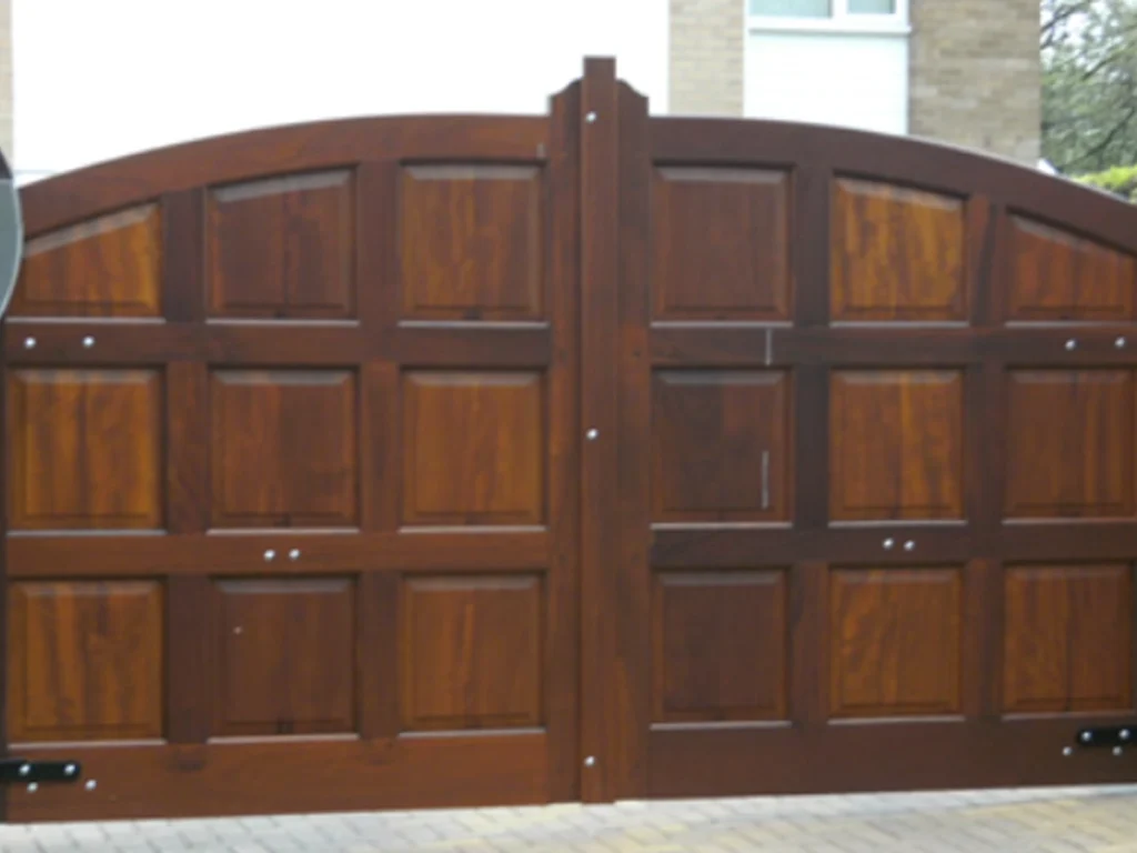 Wood gate installation for privacy and security in Dallas, TX by Everlast Gates & Fence