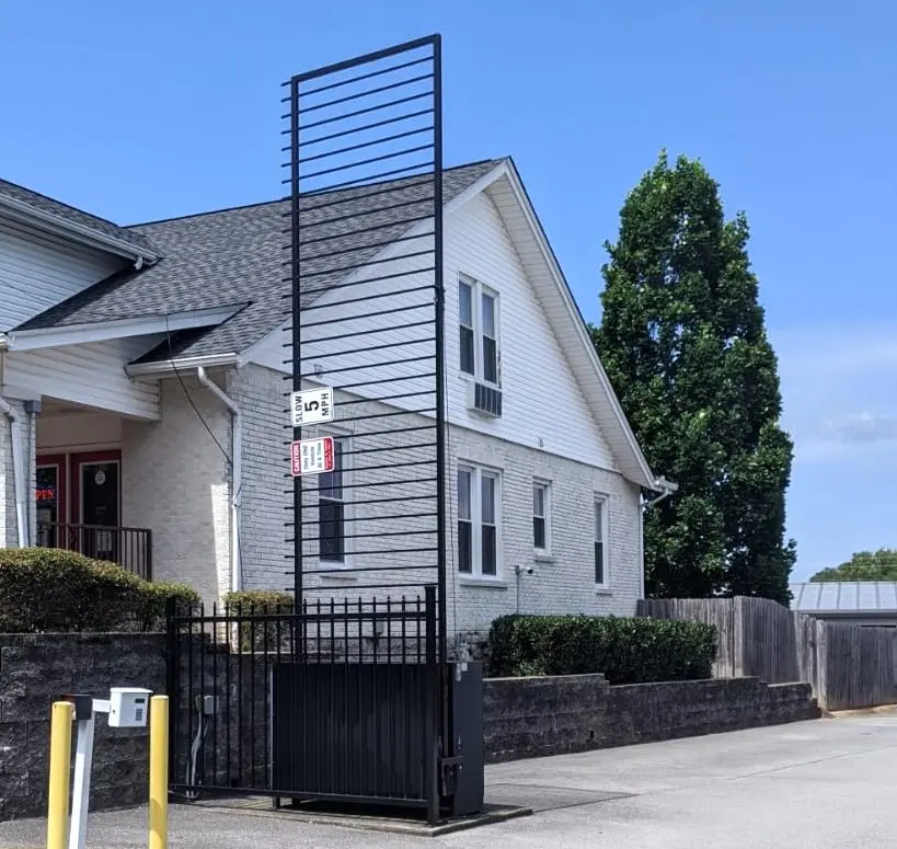 Vertical pivot automatic gate
